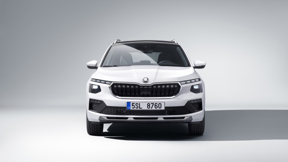 Skoda Kamiq Frontalaufnahme von vorn im Studio aufgenommen