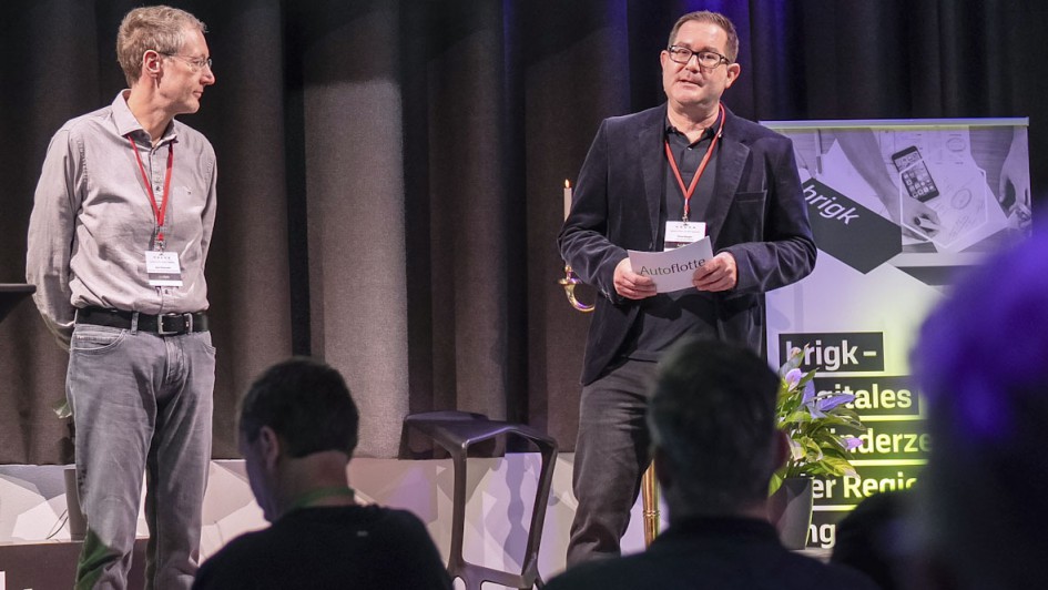 Autoflotte-Redakteur Timo Bürger (r.) im Gespräch mit Jens Petersohn (Elektrobit). 