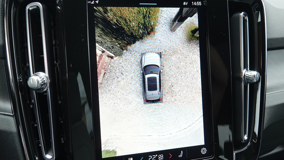 Gewohnt gut agieren die Helfer an Bord, dazu zählt auch eine sehr gute Kamera.