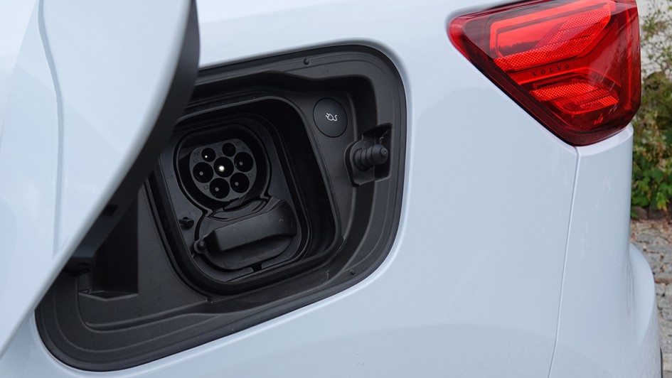 Geladen werden kann nun mit maximal 200 kW in der Spitze, bisher waren es maximal 150 kW.