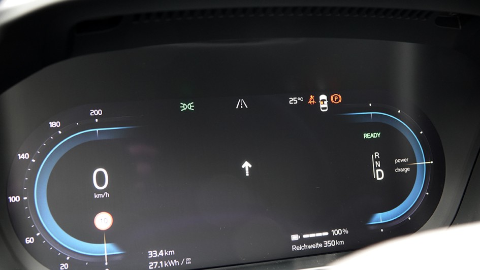 Die neue Batterie mit 82 kWh Kapazität bringt mehr Power und eine schnellere Ladetechnik mit sich.