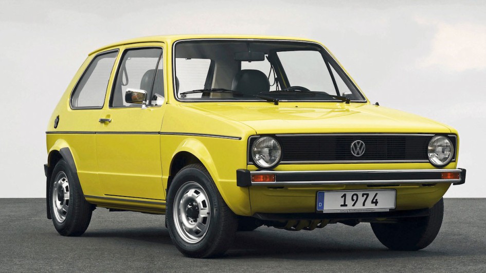 Der Golf erblickte 1974 das Scheinwerferlicht der automobilen Welt.