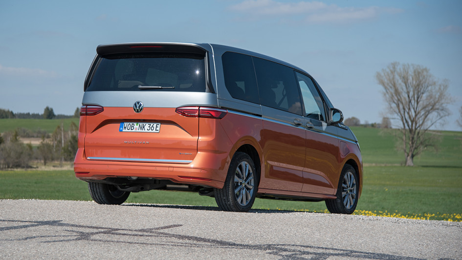 Die nun quer montierten Rückleuchten ergeben ein neues Erscheinungsbild des VV-Busses. Ansonsten wirkt er vertraut.