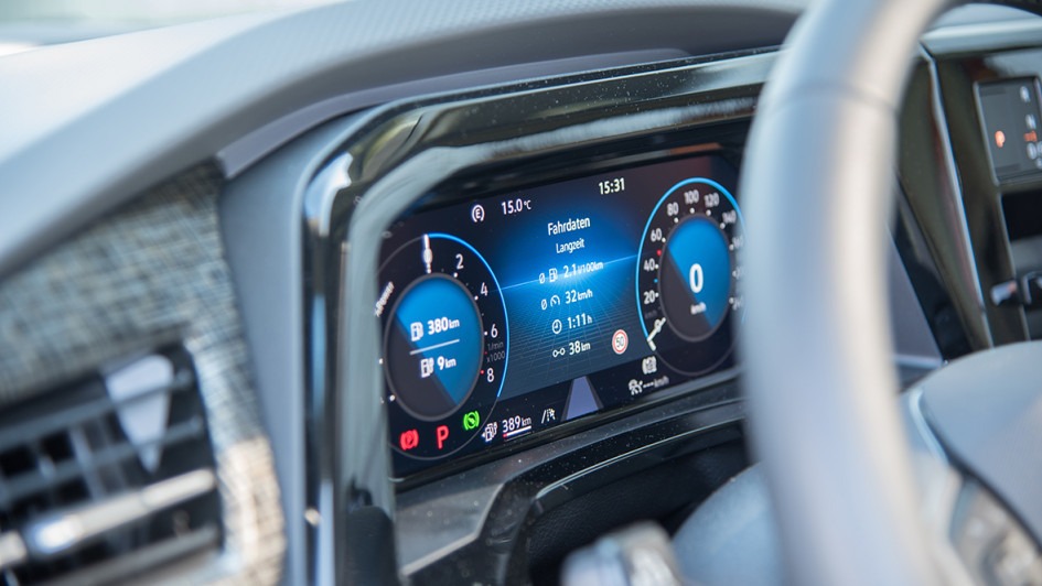 Das Digitalcockpit zeigt alle nötigen Infos an und ist eher Geschmackssache.